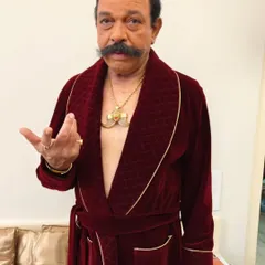 To create the look for a menacing don, every detail matters. For Govind Namdev ji, I chose this deep red velvet robe with gold piping to give him an aura of power and luxury, making his character instantly intimidating.