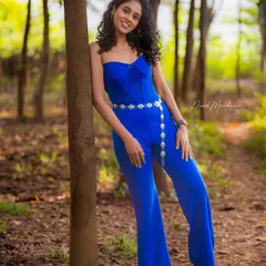 We found this perfect spot in a quiet park, where the natural light filtered through the trees. The goal for this model portfolio shot was to create something that felt both powerful and serene, letting the vibrant blue of the outfit stand out against the earthy tones of the woods.
