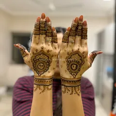 A fancy backhand design featuring a central mandala with a peacock motif, perfect for a bridesmaid or guest.
