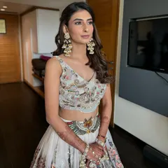 A closer view of this carnival-themed daytime look. The makeup is minimal and fresh, with a focus on clean skin and softly defined eyes.