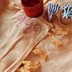 Here is a beautiful stole printed by a participant in a literary workshop using one of my kits. The traditional Indian motifs, paired with the earthy tones of the fabric and tassels, show how block printing can be a wonderful form of creative expression and art therapy.