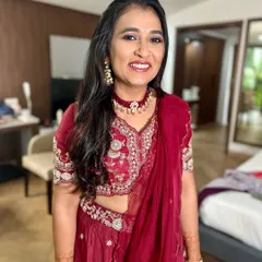 A full view of this elegant maroon look, perfect for any festive occasion.
