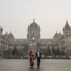 There's a certain magic to an empty Mumbai street at dawn. We started early to capture the grandeur of the CST station, creating a timeless portrait for this city-loving couple.