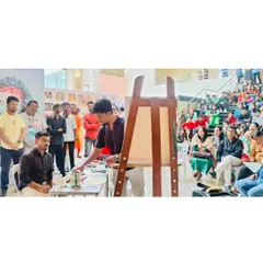 Here I am conducting a live demonstration for a large audience of students at Abhinav Kala Mahavidyalaya in Pune. These educational sessions are about sharing the unfiltered process of creating art, from technical challenges to moments of inspiration.