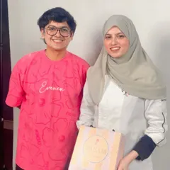 It was an incredible experience to collaborate with top gamer Naman Mathur, also known as Mortal. I was invited to his studio to create a 3D cake live on his YouTube stream for his channel's birthday.