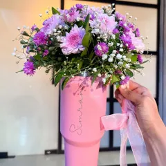A gift that's both personal and pretty. We turned this personalized sipper into a beautiful flower bouquet for a unique and thoughtful birthday present.