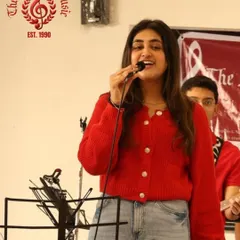 We are so proud to celebrate our student, Simran, as she performs with confidence and passion. Her dedication has led her to complete all 8 levels of the Trinity College London Rock & Pop Vocals exams, a testament to her hard work and the expert vocal coaching she receives here.