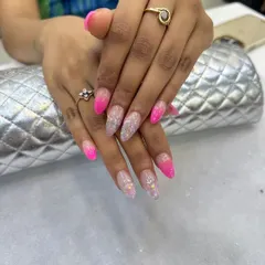 This beautiful set showcases pink and white ombre nails with a touch of sparkle. The glitter accent adds a glamorous flair to the classic gradient effect, perfect for a modern and stylish manicure.
