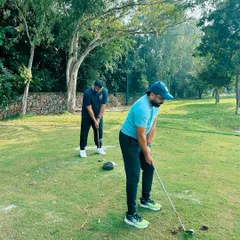 Up close with two golfers dialing in their short game. This is where you learn to get up and down.