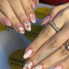 This romantic set features hand-painted watercolor style florals on a soft, shimmery blush base. The delicate brushstrokes and touch of gold give these flowers a beautiful, artistic feel.