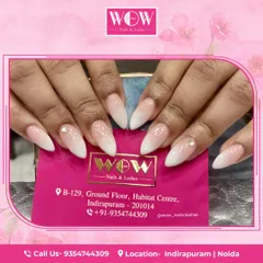 A classic baby boomer ombré on elegant, almond-shaped extensions. The seamless fade is accented with a single rhinestone for a touch of timeless sparkle.