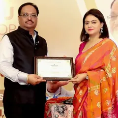 Another proud moment, receiving my certificate. I am grateful for the opportunity to learn from a master and feel empowered with new knowledge to create harmonious spaces for my clients.