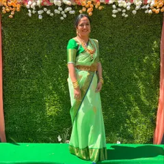 Tejaswini looks spectacular in this gorgeous green saree for Day 2 of Navratri. Green symbolizes growth and harmony, inspiring a festive and fresh look.
