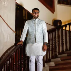 Vineet effortlessly owning the timeless Bundi, elevated with a bold geometric design. A perfect look for a groomsman or close family member.