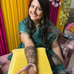 This happy bride is showing the portrait mehandi on her palm. I specialize in creating custom portraits that add a deeply personal touch to your bridal henna.