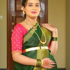 A beautiful portrait of the mom-to-be, Namratha. The makeup is kept fresh and radiant to highlight her natural glow during this special time.