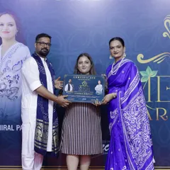 A proud achievement for me, receiving an award at a major mehandi event. I believe in lifelong learning and constantly improving my skills to bring the very best to my students.