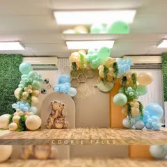 An adorable Winnie the Pooh "Oh Baby" shower. This sweet-as-hunny theme features Pooh Bear, honeycomb details, and a soft pastel balloon garland, creating a classic and heartwarming welcome for the new baby.