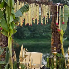 For this South Indian wedding, we designed a rustic-luxe mandap using banana leaves, woven vines, and hanging tuberose garlands. The design honors tradition while feeling fresh and integrated with the natural surroundings.