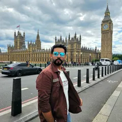 This shot from London, with Big Ben in the background, showcases my suitability for lifestyle and travel-related campaigns. I can deliver a natural, confident look in outdoor, urban environments.