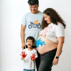 The whole family getting in on the fun. This playful paint session was a blast, and the genuine laughter and joy are what make these photos so precious.