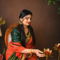 I adore creating timeless portraits that celebrate our culture. This traditional maternity session features a beautiful mom to be in a classic saree, showcasing grace, elegance, and heritage.