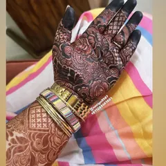 A close-up of a mature henna stain. I love how the intricate patterns are still so sharp and clear, even after the paste is removed.