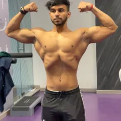 Building an aesthetic and powerful physique is about more than just lifting weights. It's about creating proportions, symmetry, and definition through intelligent training. This classic V-taper is earned through dedicated back and shoulder workouts, not by chance.