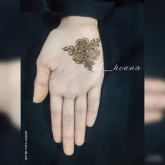 A very simple rose bunch in the center of the palm. This is a fantastic exercise for beginners to practice their floral work and cone control.