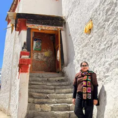 Another beautiful shot from Ladakh. Our colorful muffler adds a perfect pop of color against the stunning landscape.