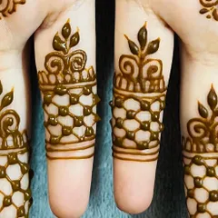A close up of the fine netting and dot work on the fingers. I take great care in creating clean lines and precise details to make every part of your mehendi design look perfect.