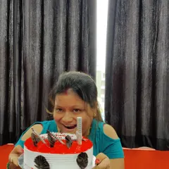 Happy birthday to our dear student, Shwetlana. Seeing her this happy with her cake makes my day. We make sure every member of our studio family feels special.