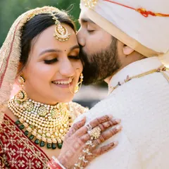 A tender kiss on the forehead, with the winter sun casting a golden glow. This moment at The Leela Palace in Udaipur was a dream Priyal had held for a decade, finally coming true.