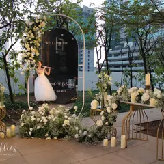 The welcome entrance to Miloni and Yash's 'White Wonderland' reception. A mirrored sign, framed by an arch of white roses and baby's breath, set a tone of pure elegance and enchantment for the evening.