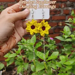 Bringing some sunshine to your look with these handmade crochet sunflower dangling earrings. I love how the delicate silver chain and tiny green leaf add a little extra movement and charm. These are lightweight and perfect for a boho, free-spirited style.