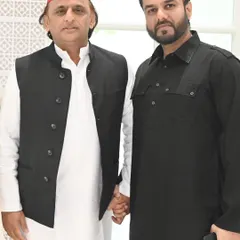 A moment with Shri Akhilesh Yadav. Understanding the political landscape is crucial for certain complex cases.
