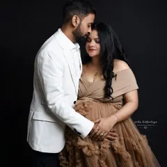 I love creating these dramatic and elegant maternity portraits in my studio. The use of a flowing gown, combined with moody, low-key lighting, really highlights the beauty and strength of the mother-to-be. This is a perfect way to celebrate your pregnancy.