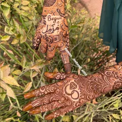 For this engagement mehendi, I included a diamond ring motif and the phrase 'Begum e Muzammil' (Wife of Muzammil) to celebrate their commitment.