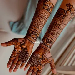 I love working with peacock and floral motifs. This full-hand bridal design features graceful peacocks on the palms and arms, surrounded by blooming flowers and delicate jaal patterns.