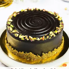 A luxurious twist on a Middle Eastern classic. Our Dubai Kunafa Chocolate Cake combines rich chocolate with a layer of golden kunafa and crunchy pistachios.