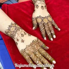 A popular choice for guests, this design features a delicate floral vine on the back of the hand and a matching 'haath phool' style pattern on the front. It's elegant and doesn't take too long to apply.