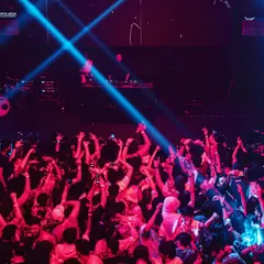 The energy was electric during this show with Lost Stories and Kavya Khurana. A packed house and amazing light production make for an unforgettable night.