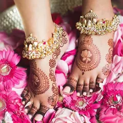 Foot mehndi can be simple yet stunning. This design uses a central lotus mandala with delicate chains extending to the toes, complementing any festive footwear.
