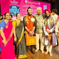 A group photo with fellow awardees and the President of Shanmukhananda, Dr. V. Shankar ji. It was wonderful to share this moment with other talented artists.