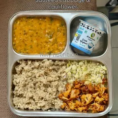 This plate combines the goodness of quinoa with dal amaranth, served with sautéed cabbage and cauliflower. It's a light yet filling meal, rich in plant-based protein and fiber.