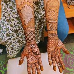 Personalization can be bold and central to the design. For this bride, we featured the initial 'M' inside a royal, crown-like frame on one arm, with a contrasting architectural dome pattern on the other.