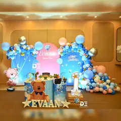 A sweet teddy bear and hot air balloon theme for Evaan's first birthday. The blue and pink color scheme is perfect for a gentle celebration, complete with a large teddy bear cutout and light-up name.