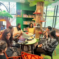 A candid moment from our Mommy Moments meet-up. These events are all about creating a space for moms to network, share, and relax.