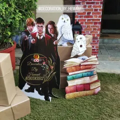Life-size cutouts of Harry, Ron, and Hermione, along with Hedwig the owl and prop books. These elements were placed outdoors to welcome guests and create an immersive experience from the moment they arrived.