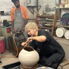 We were honored to host Kazuya Ishida from Bizen, Japan. In this demonstration, he shapes a large vessel on the wheel, sharing the powerful and precise techniques of traditional Bizen-style pottery with our community.